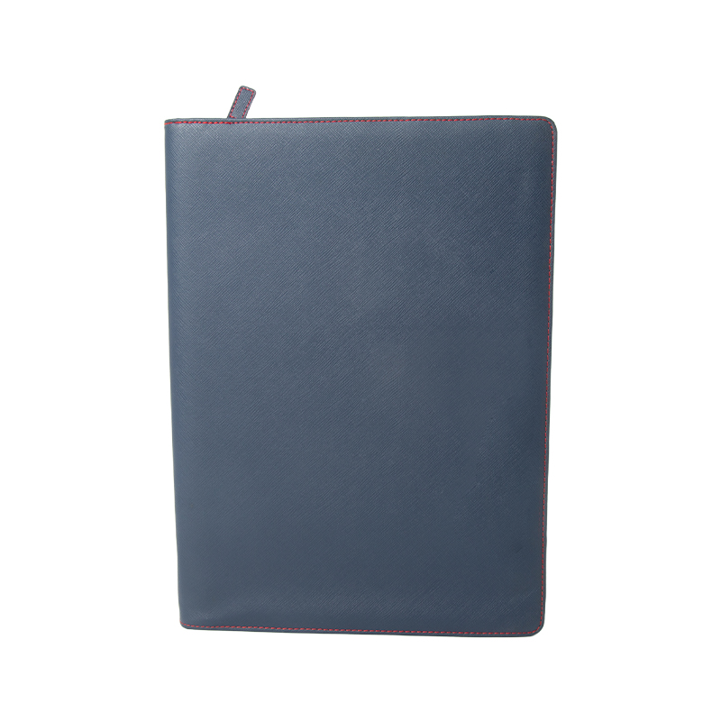 How does the flat design of a zipper briefcase maintain its overall crispness and style?